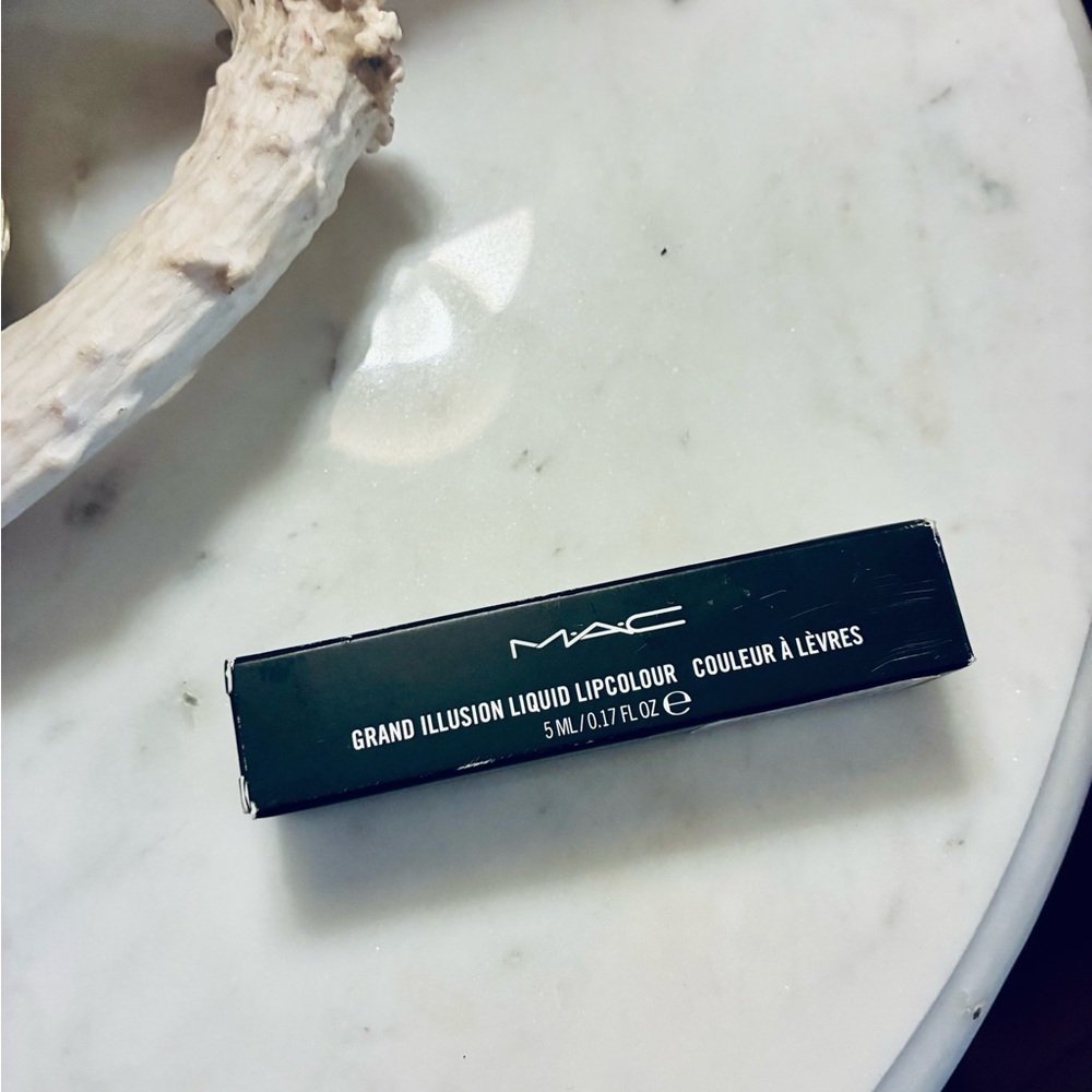MAC grand illusion lip color - let’s rock